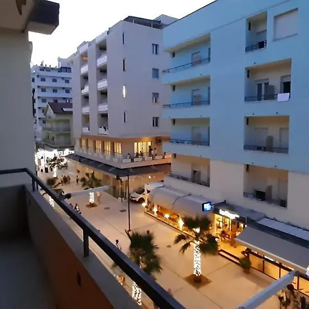 La Casa Dei Nonni A Due Passi Dal Mare.. Lägenhet